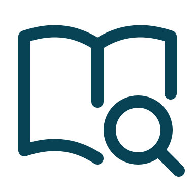 Aufgeschlagenes Buch mit Lupe